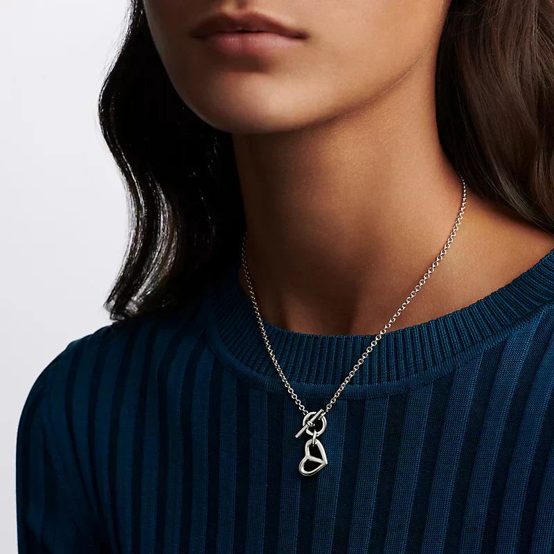18K Hermes Cache-coeur Amulette Pendant Necklace