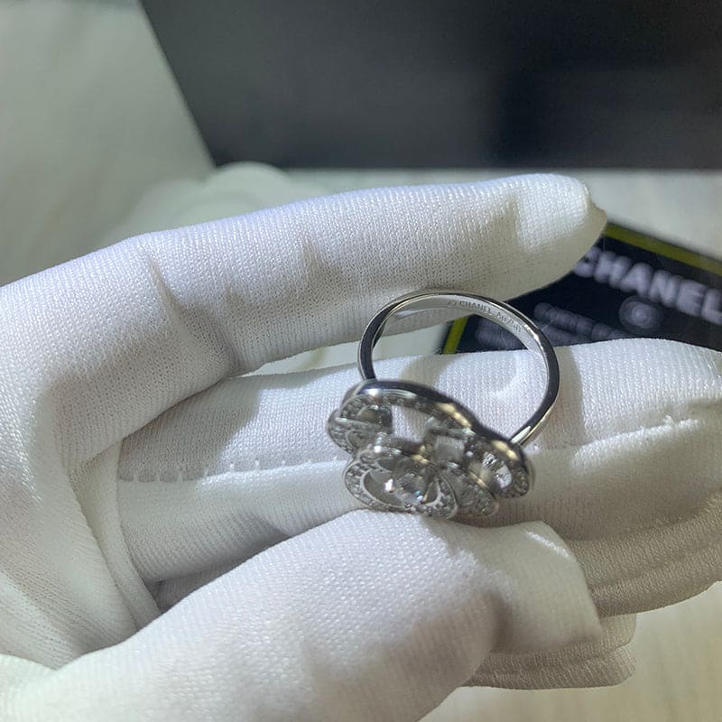 18K Chanel Fil De Cam ̈¦lia Ring