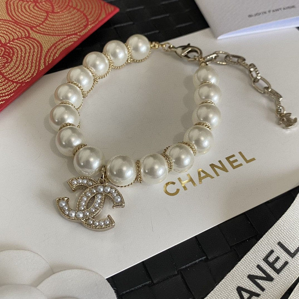 18K Chanel Pearls Bracelet