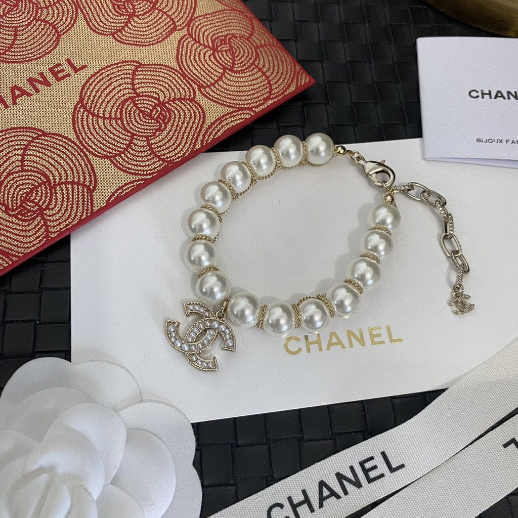 18K Chanel Pearls Bracelet