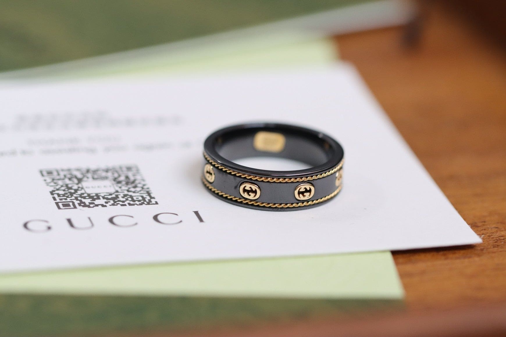 18K Gucci Double Interlocking Gucci Icon Black Corundum Ring
