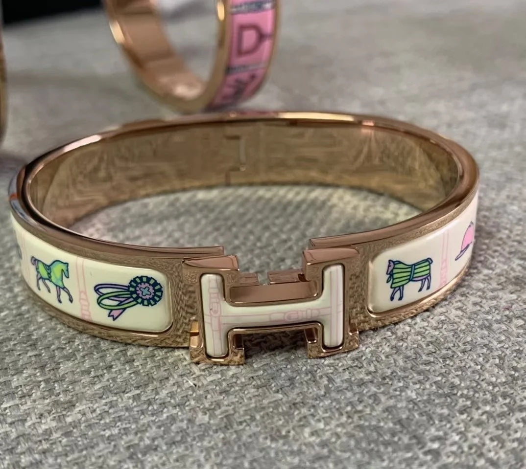 18K Hermes Clic Couvertures Bracelet