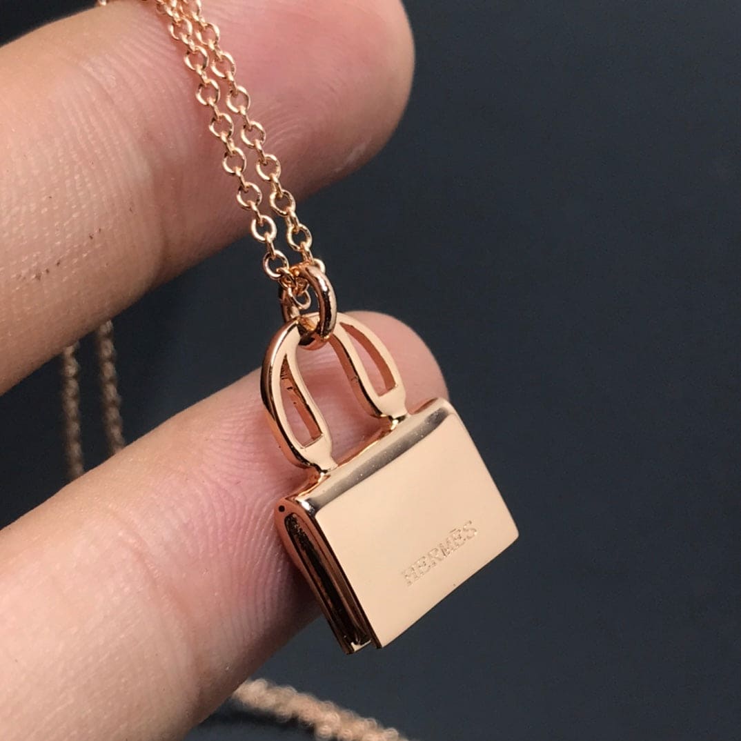 18K Hermes Amulettes Kelly Black Diamonds Necklace