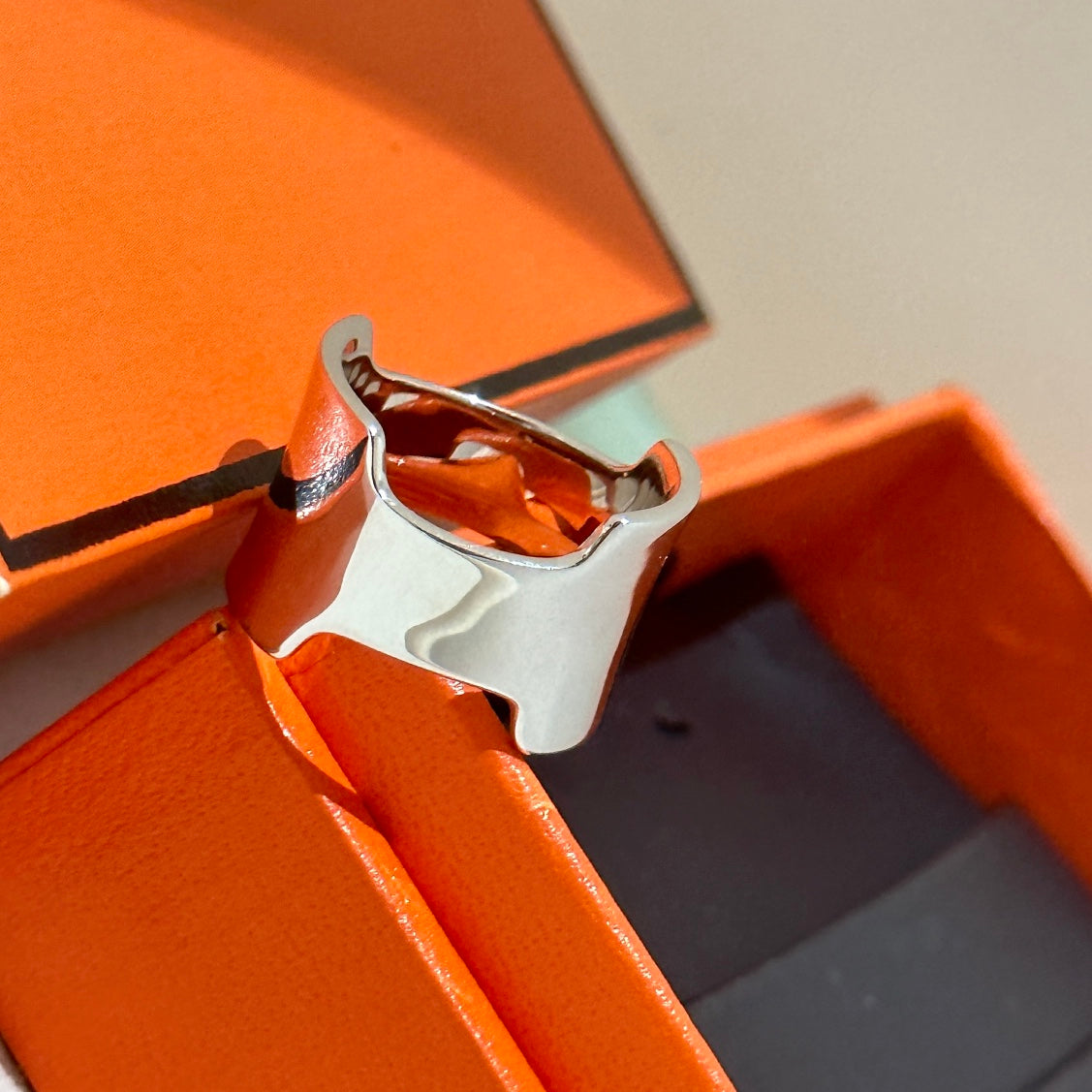 18K Hermes Amazone Large Ring