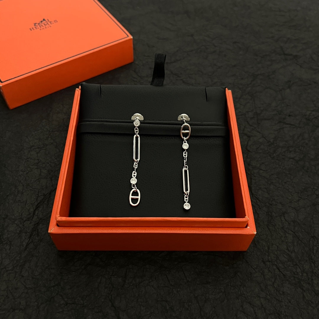 18K Hermes Chaine D'ancre Chaos Earrings