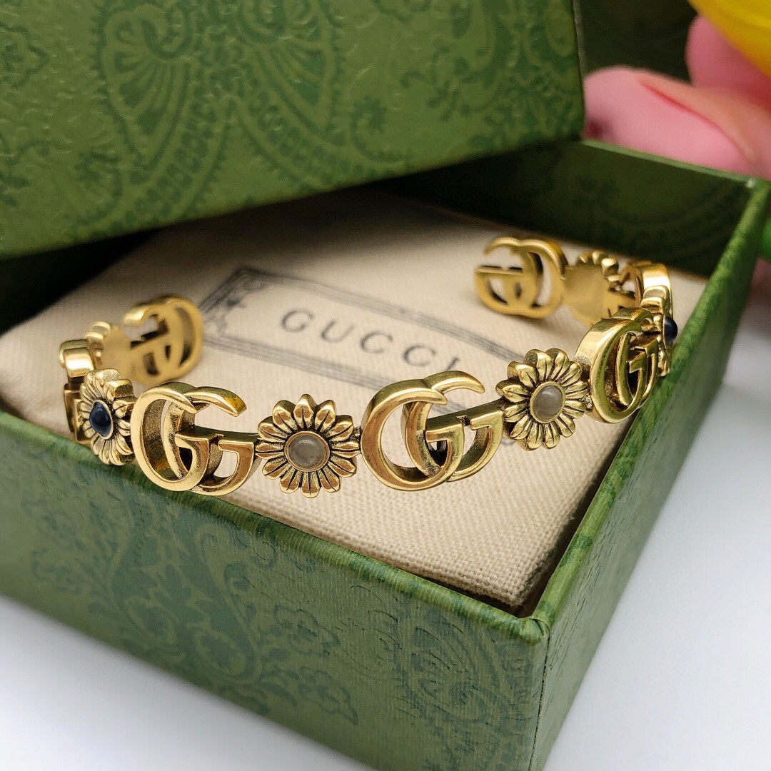 18K Gucci Double Flowers Open Cuff Bracelet