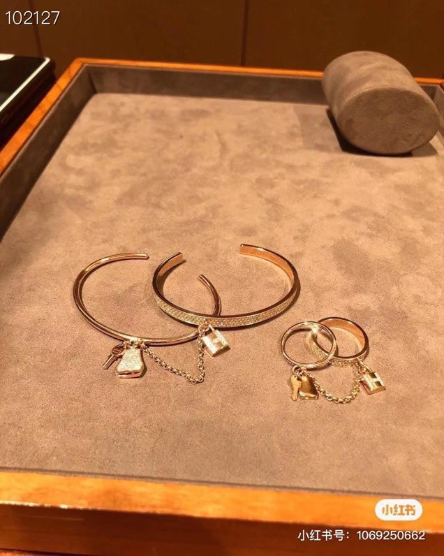 18K Hermes Kelly Clochette Diamonds Bracelet