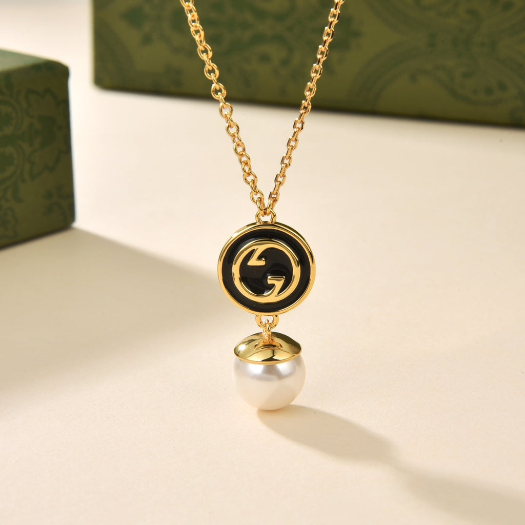 18K Gucci Double Blondie Pendant Necklace