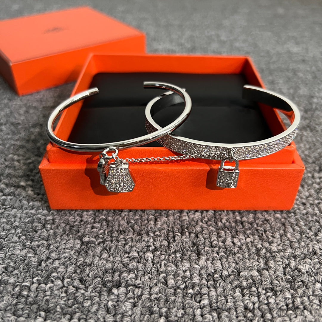 18K Hermes Kelly Clochette Diamonds Bracelet