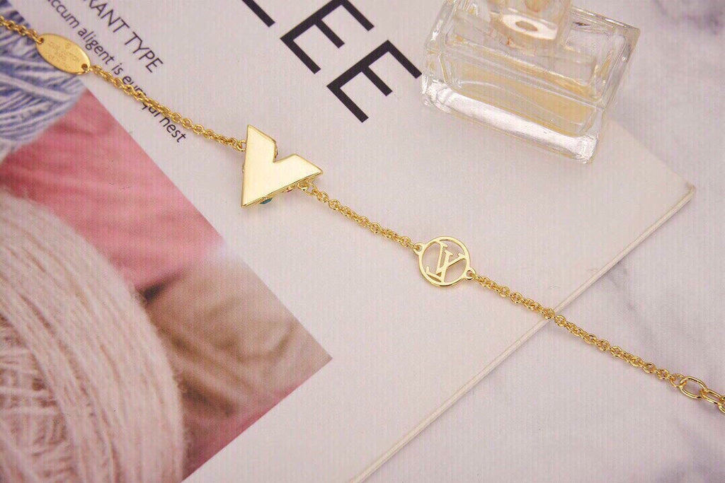 18K Louis Vuitton Essential V Plan ̈ ̈te Bracelet