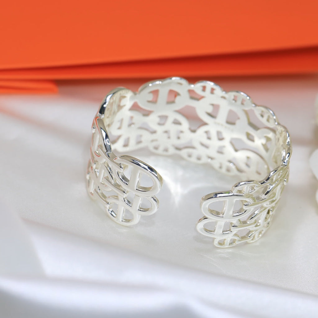 18K Hermes Chaine D'Ancre Wide Cutwork Bracelet