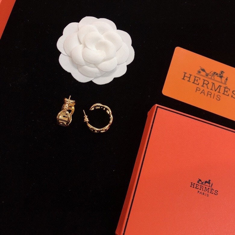 18K Hermes Chaine D'Ancre Enchainee Earrings