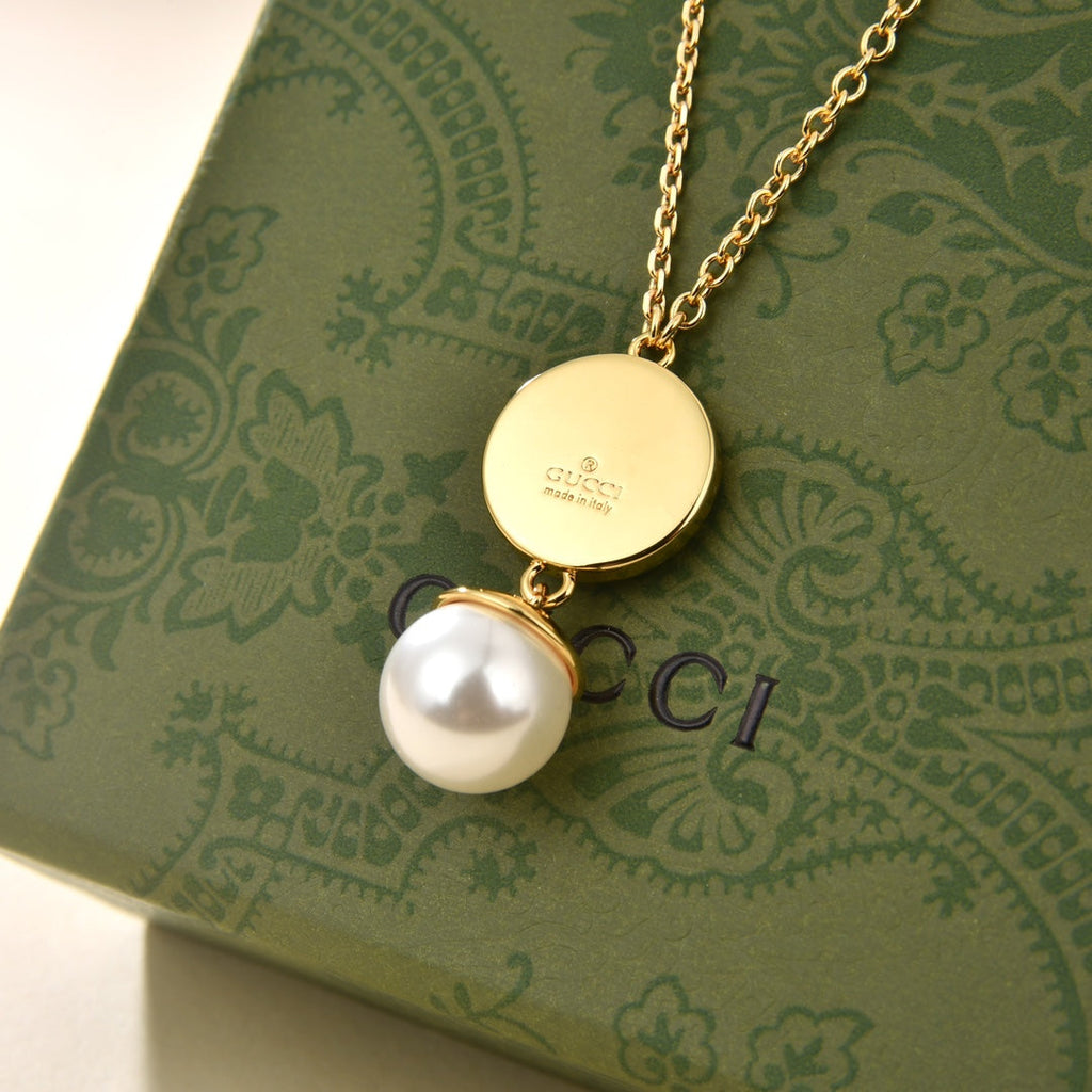 18K Gucci Double Blondie Pendant Necklace