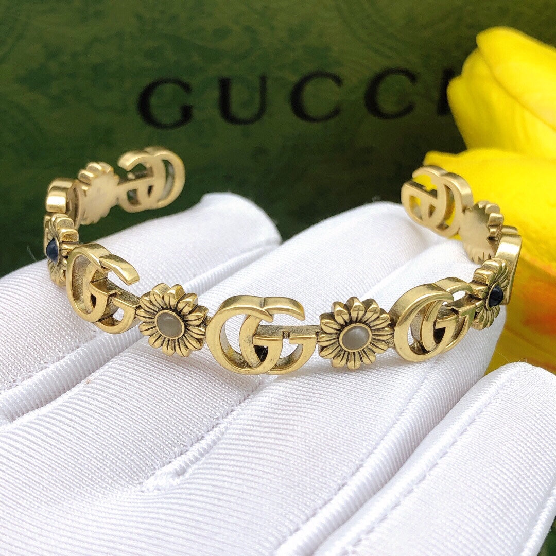 18K Gucci Double Flowers Open Cuff Bracelet
