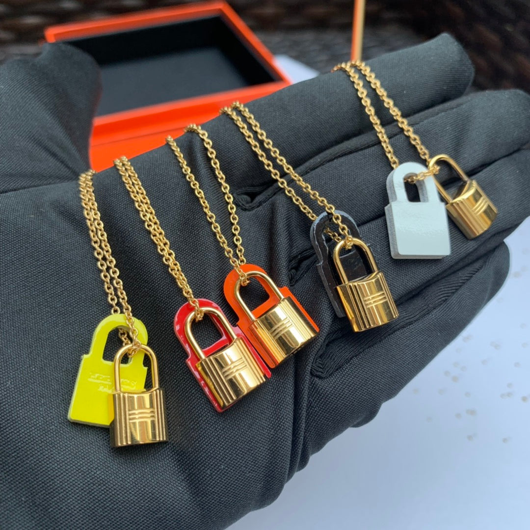 18K Hermes O'Kelly Orange Pendant Necklace