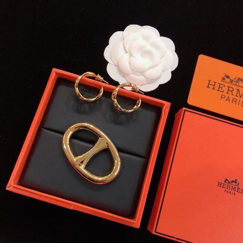 18K Hermes Chaine D'Ancre Enchainee Earrings
