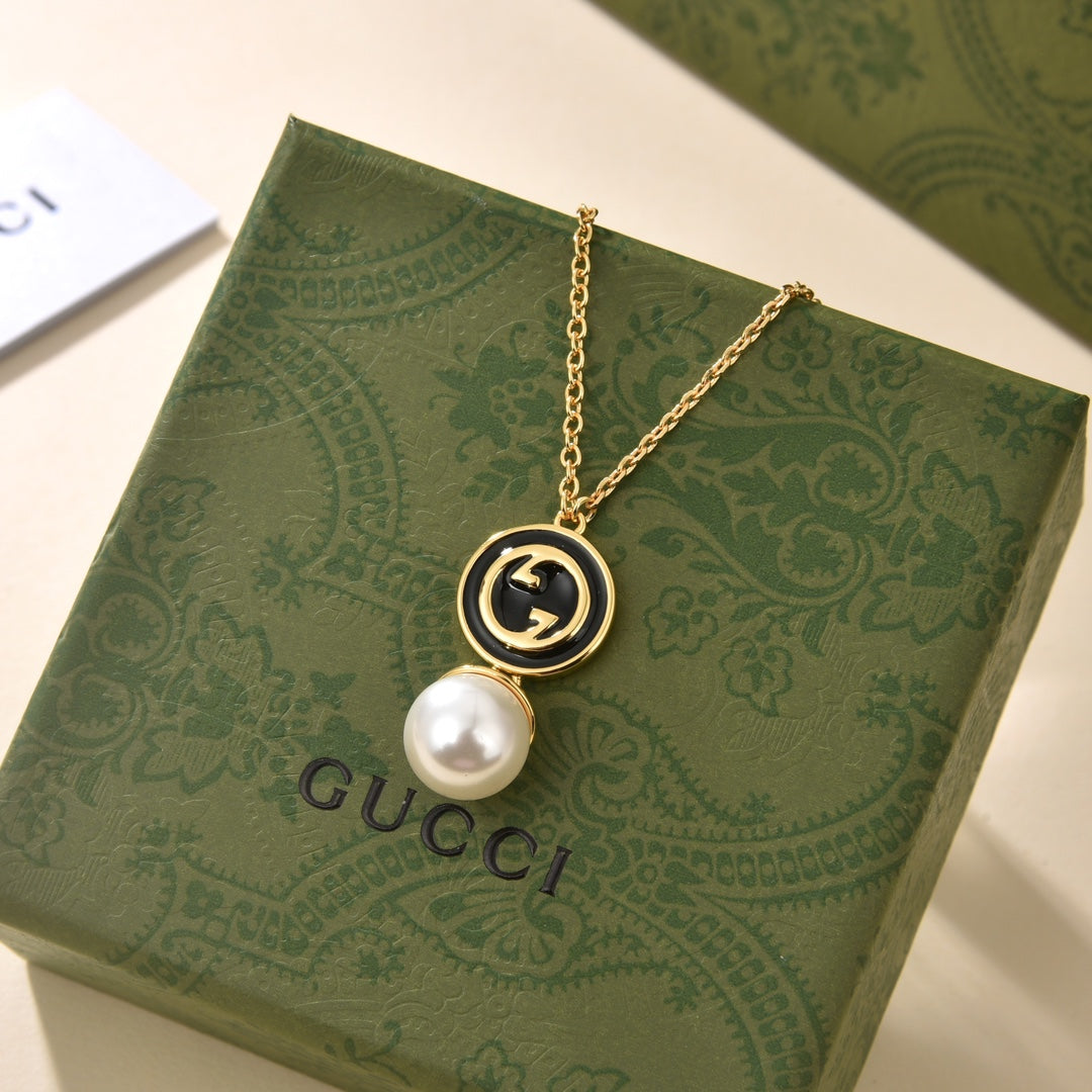 18K Gucci Double Blondie Pendant Necklace